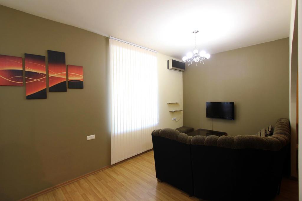 Studio With Balcony On Sayat Nova Avenue Yerevan Exterior photo